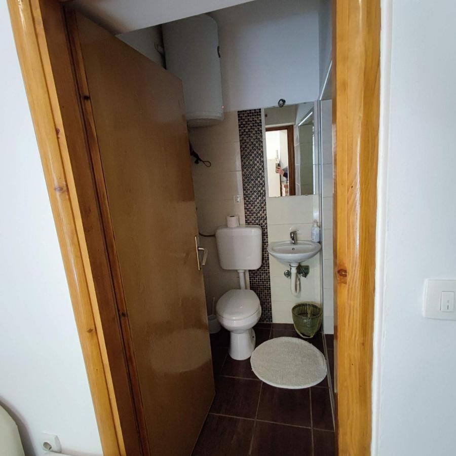 Apartments And Rooms Lena Mostar Esterno foto