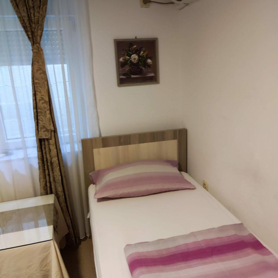 Apartments And Rooms Lena Mostar Esterno foto