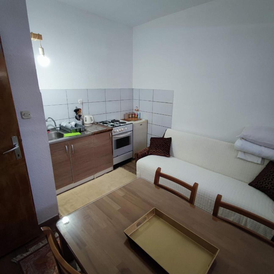 Apartments And Rooms Lena Mostar Esterno foto