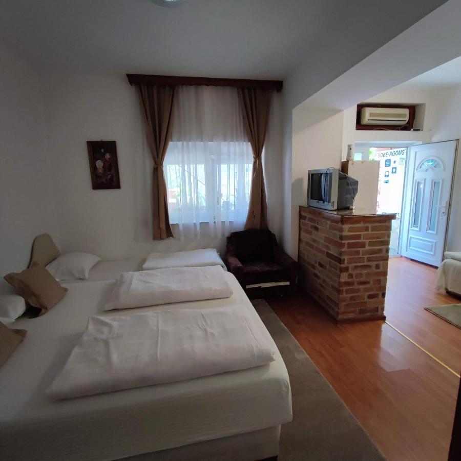 Apartments And Rooms Lena Mostar Esterno foto