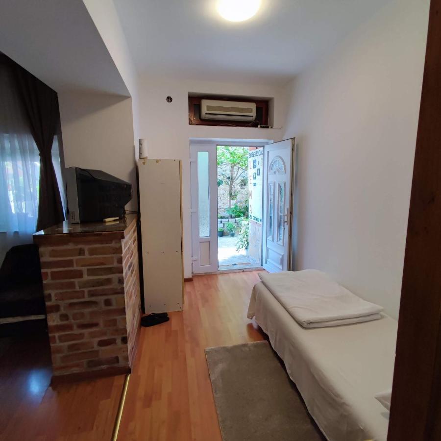 Apartments And Rooms Lena Mostar Esterno foto
