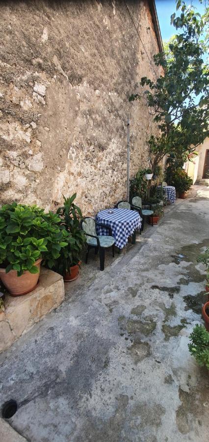 Apartments And Rooms Lena Mostar Esterno foto