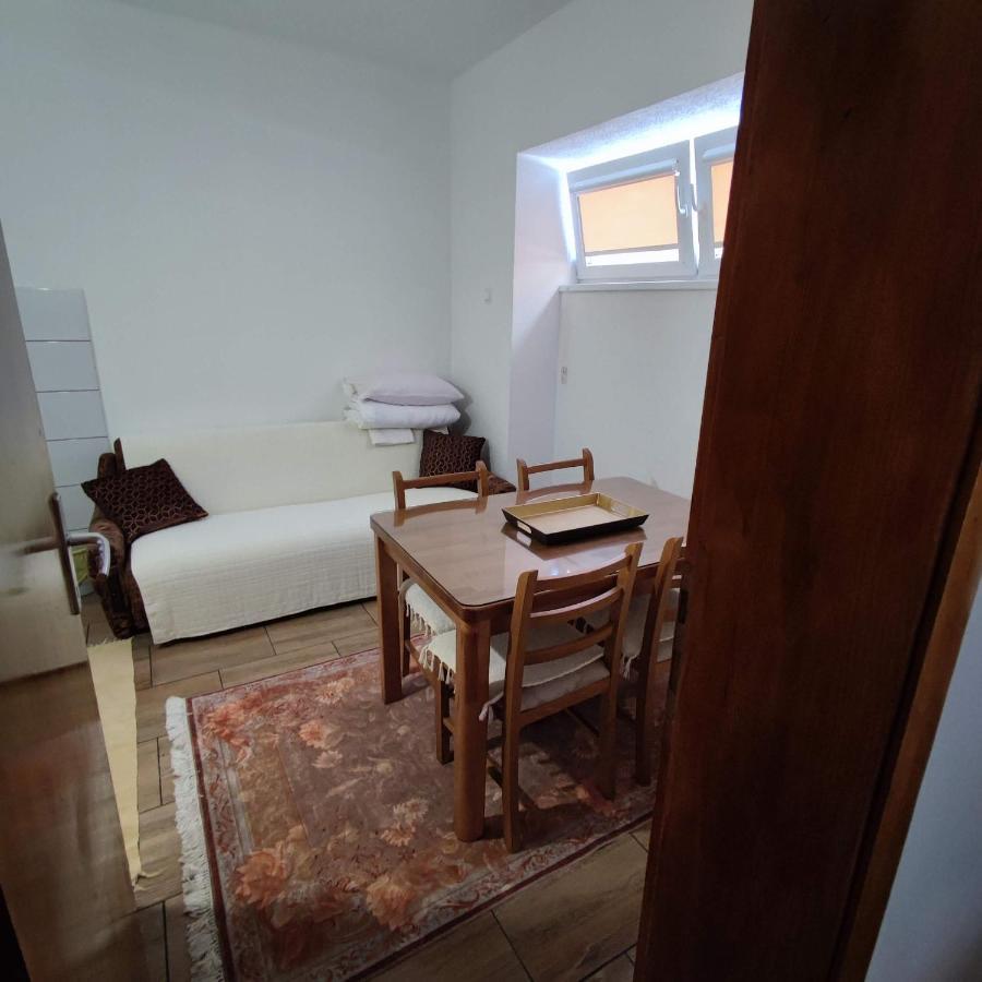 Apartments And Rooms Lena Mostar Esterno foto