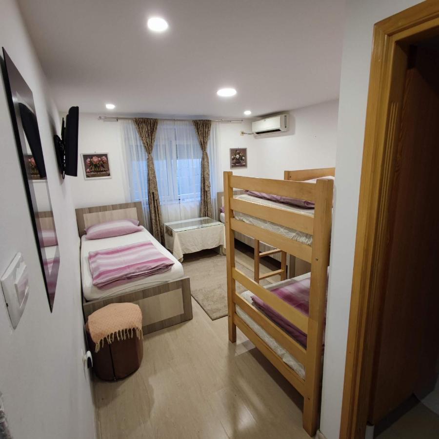 Apartments And Rooms Lena Mostar Esterno foto