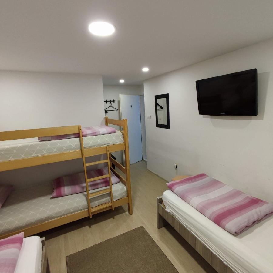 Apartments And Rooms Lena Mostar Esterno foto