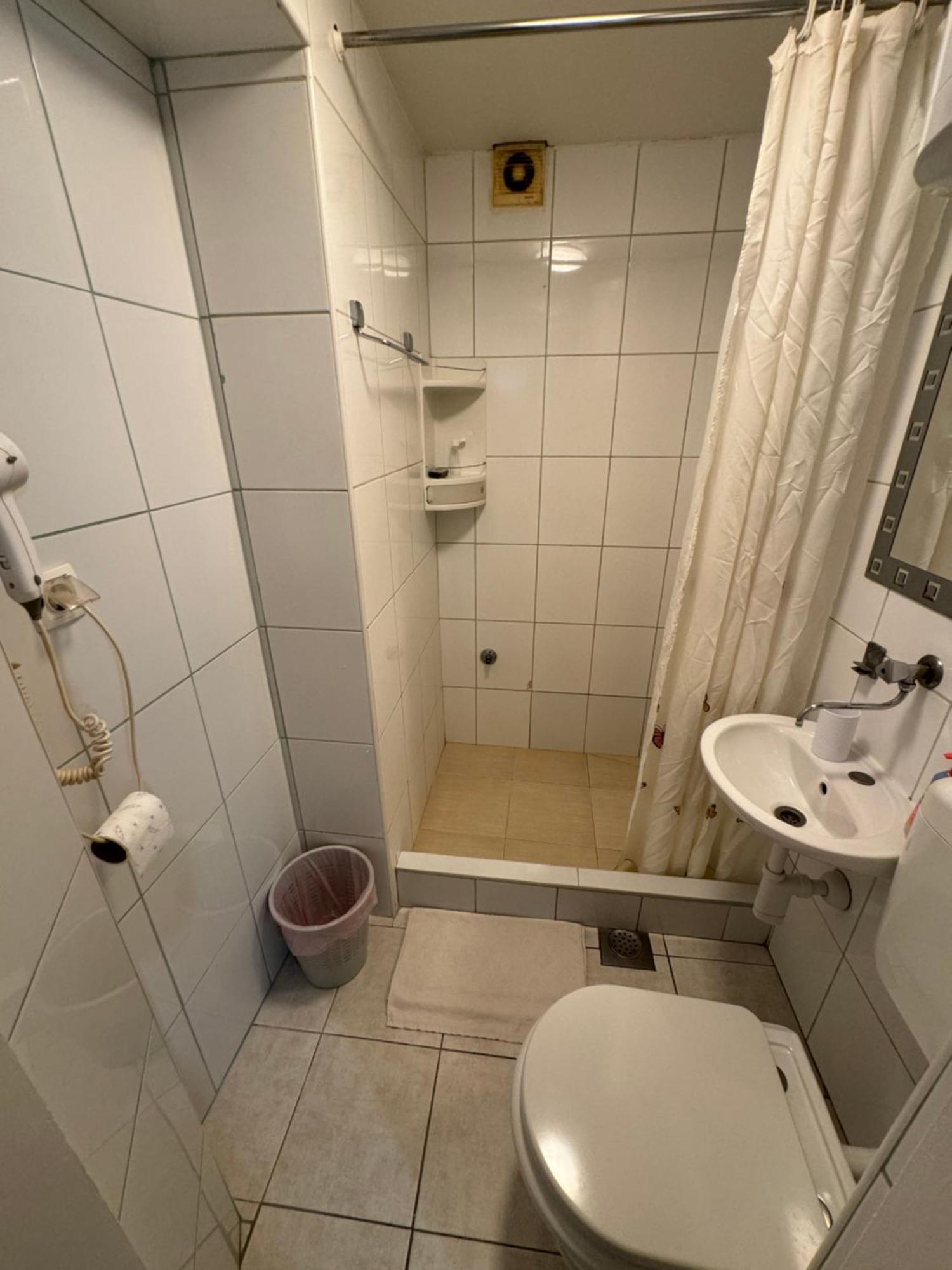 Apartments And Rooms Lena Mostar Esterno foto