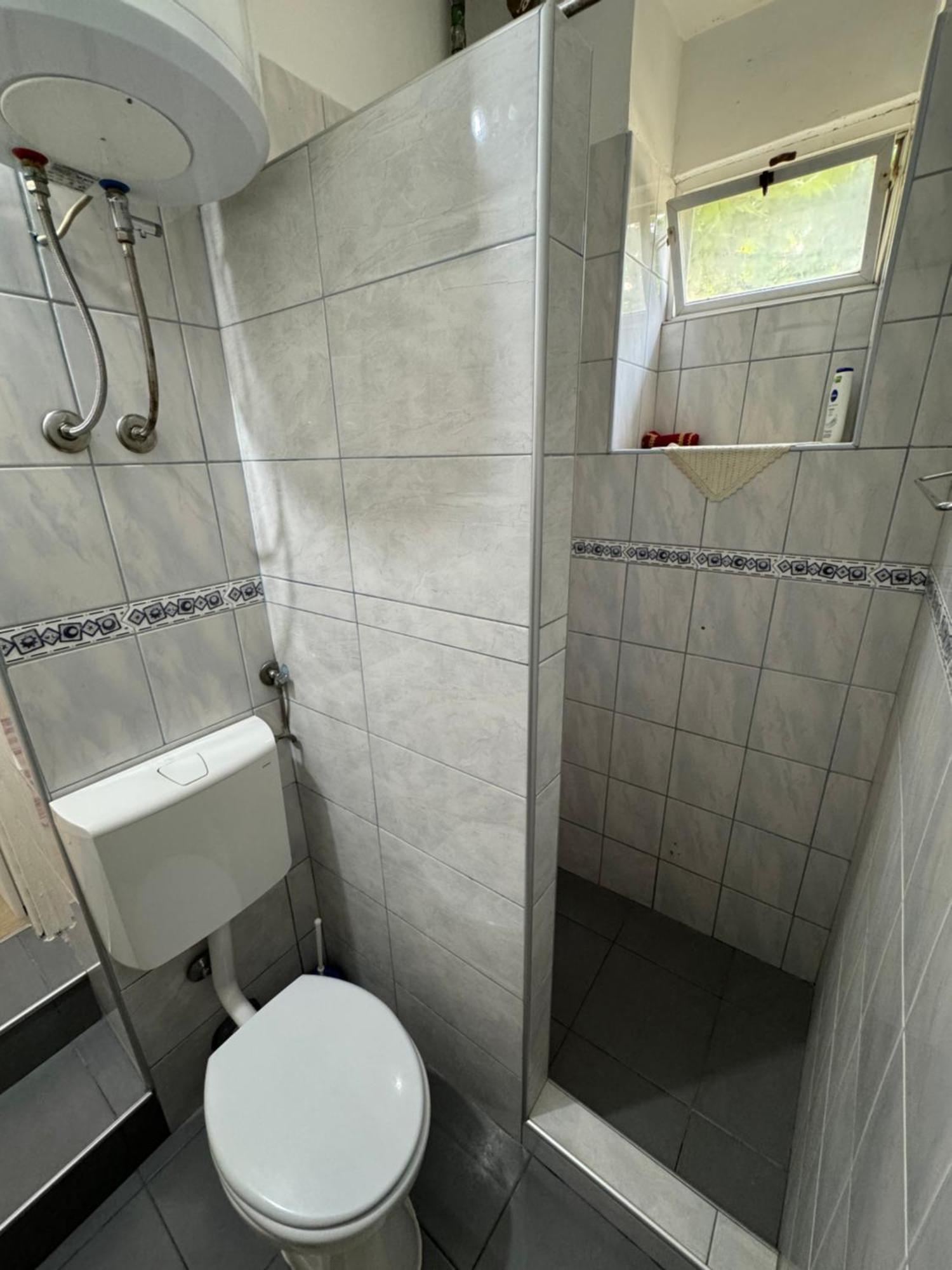 Apartments And Rooms Lena Mostar Esterno foto