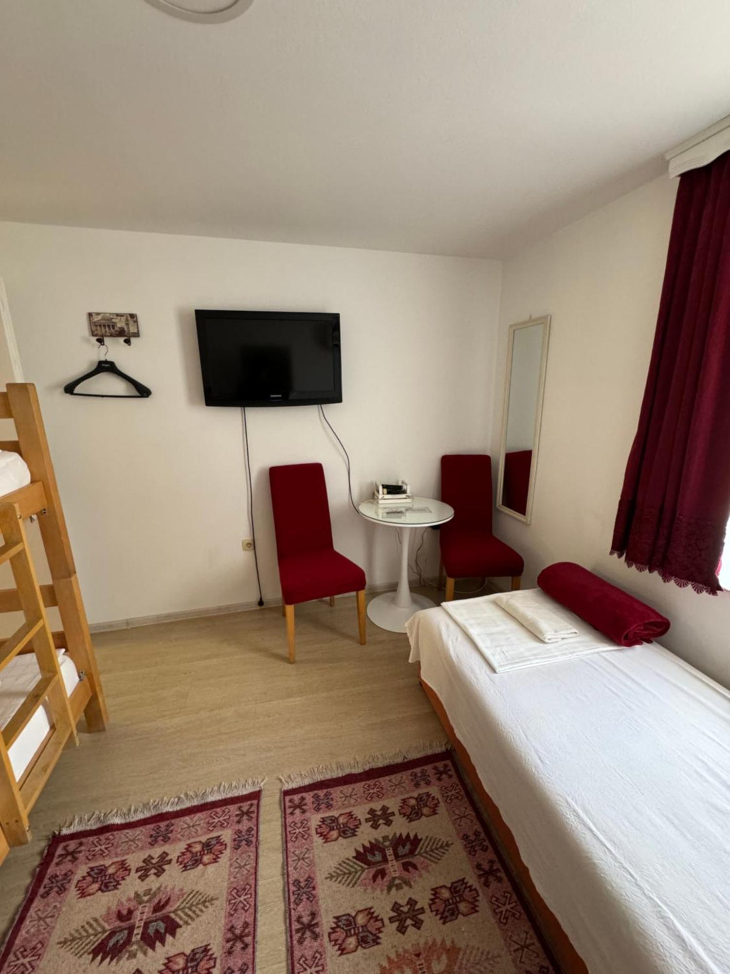 Apartments And Rooms Lena Mostar Esterno foto