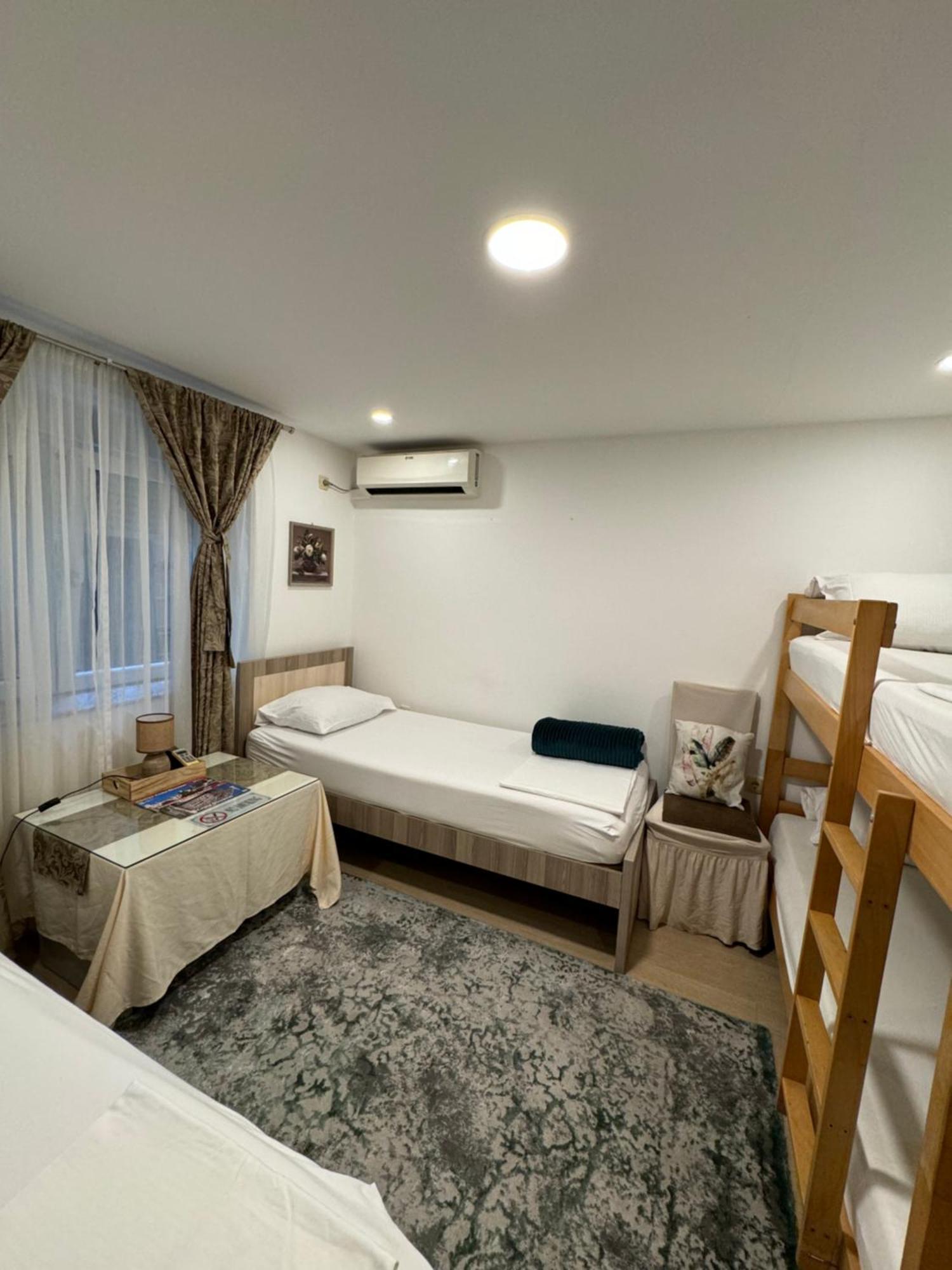 Apartments And Rooms Lena Mostar Esterno foto