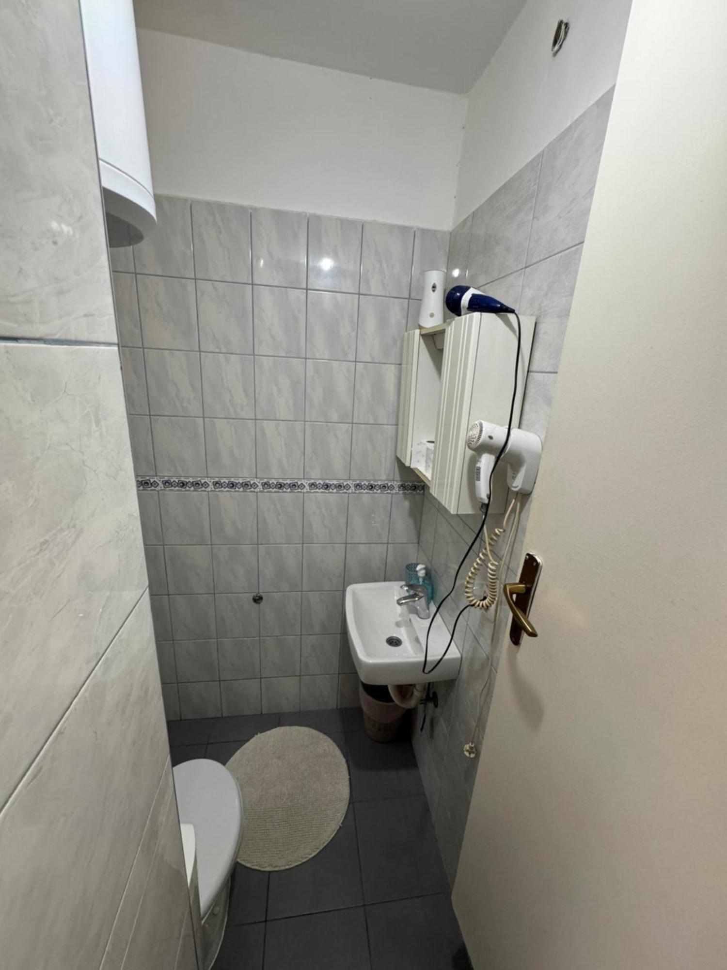 Apartments And Rooms Lena Mostar Esterno foto