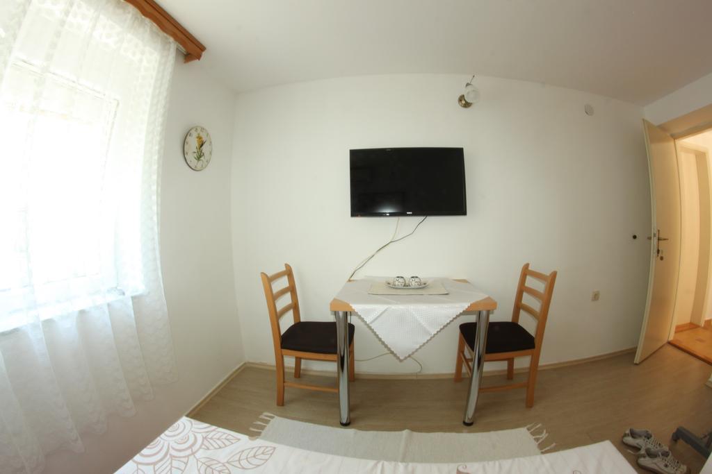 Apartments And Rooms Lena Mostar Esterno foto